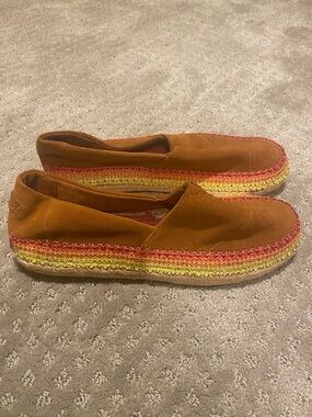 Toms Women's SIZE 7 Espadrille Slip-Ons Rust suede with Yellow and Coral Accents